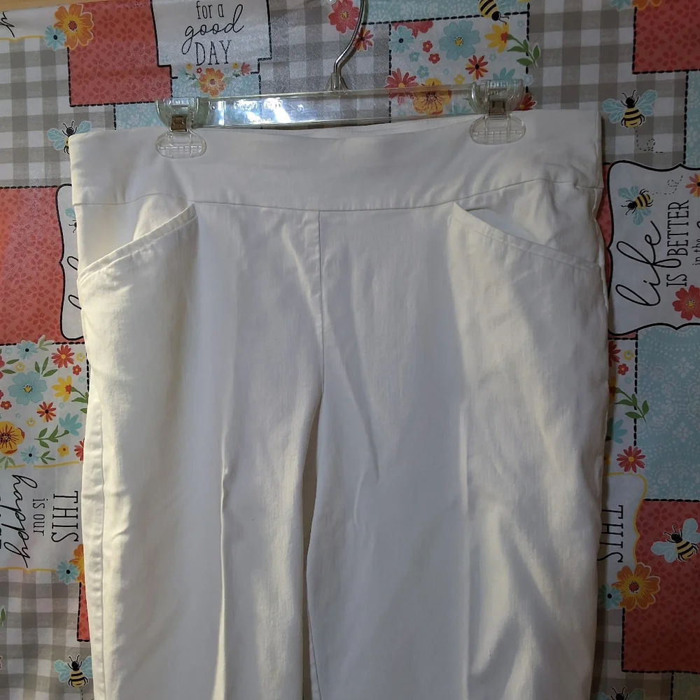 PERFECT STRECH BY CHICO'S WHITE PULL ON PANTS